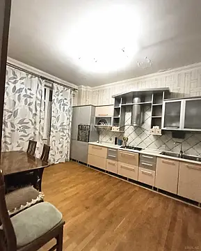 Kirayə verilir 3 otaqlı mənzil 185 m²