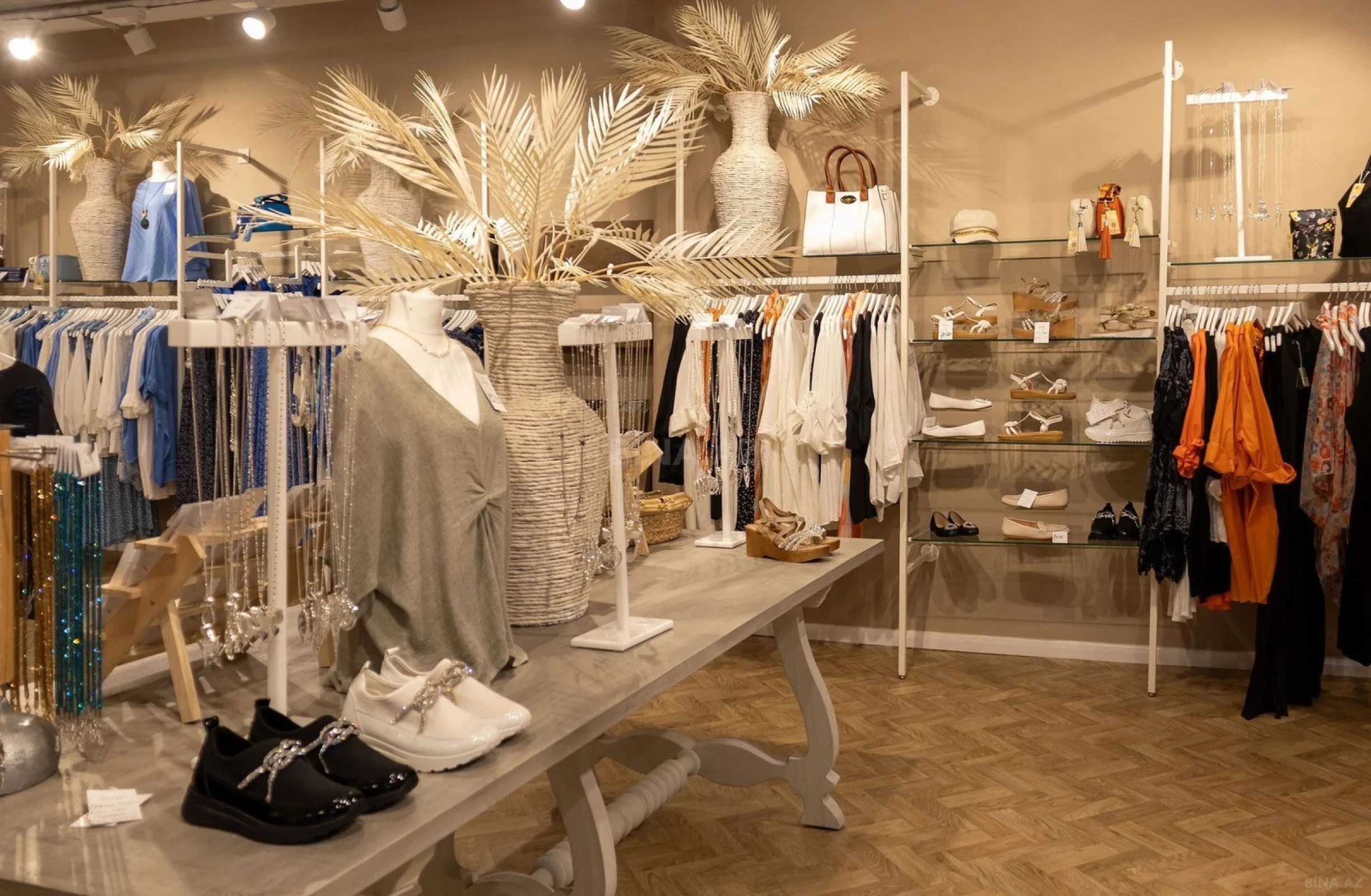 Satılır obyekt 180 m²