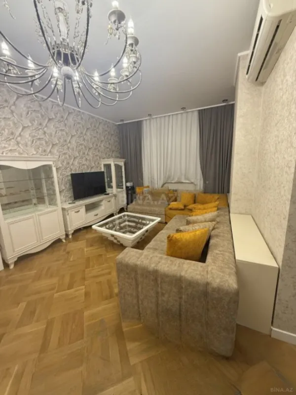 Satılır 3 otaqlı mənzil 131 m²