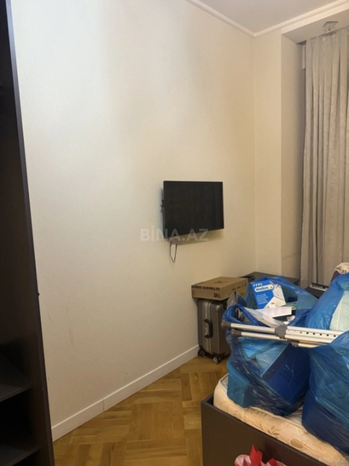 Satılır 3 otaqlı mənzil 131 m²