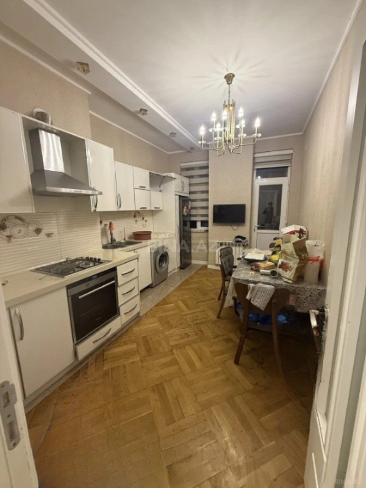 Satılır 3 otaqlı mənzil 131 m²