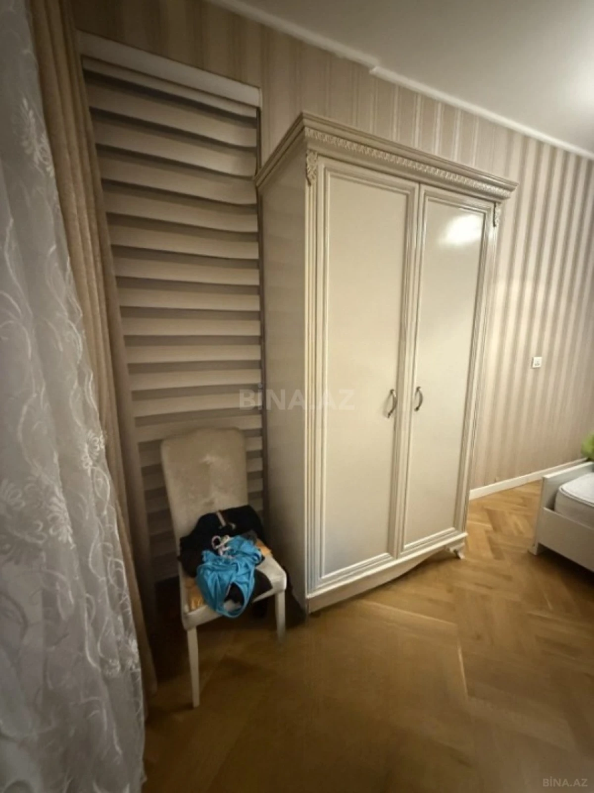 Satılır 3 otaqlı mənzil 131 m²