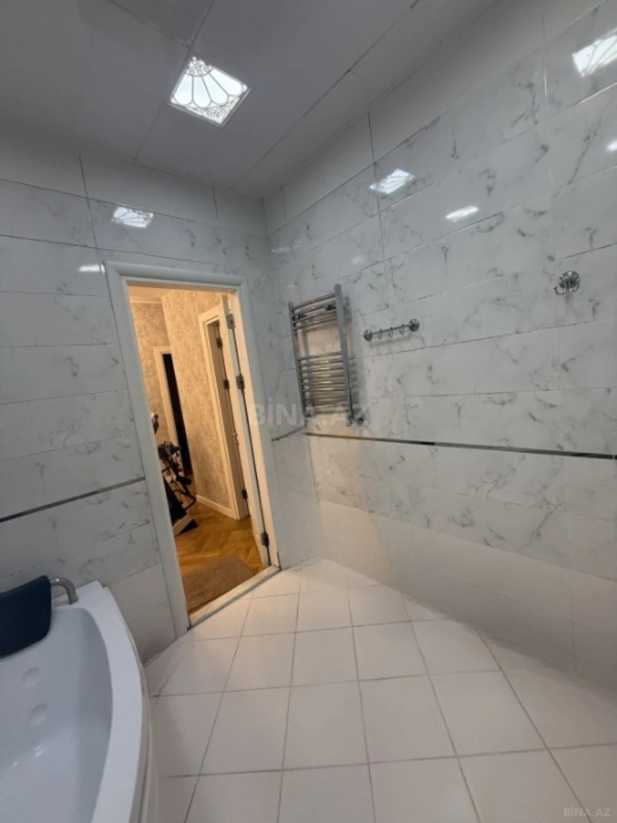 Satılır 3 otaqlı mənzil 131 m²