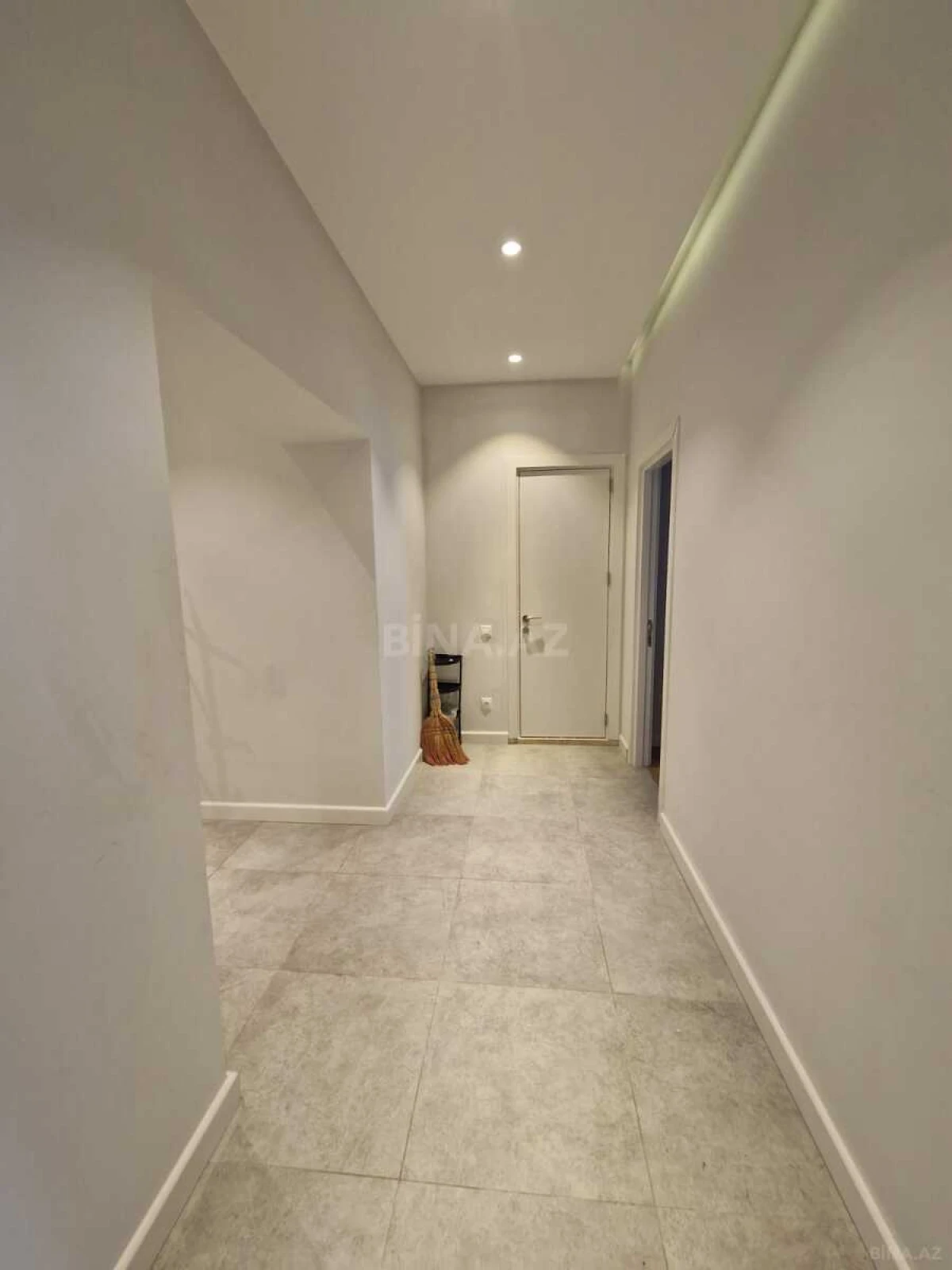 Satılır 2 otaqlı mənzil 96 m²