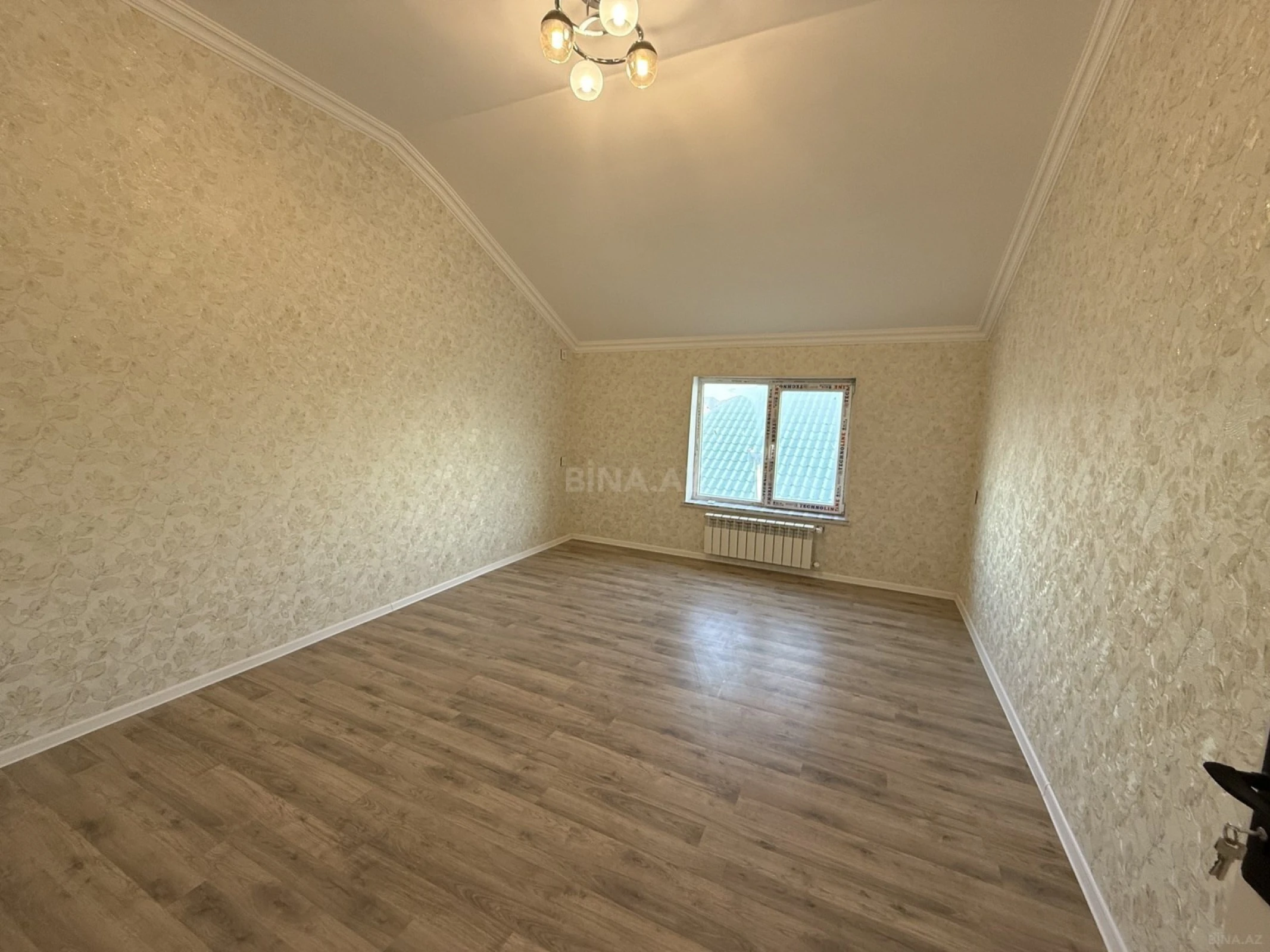 Satılır 7 otaqlı həyət evi 220 m²