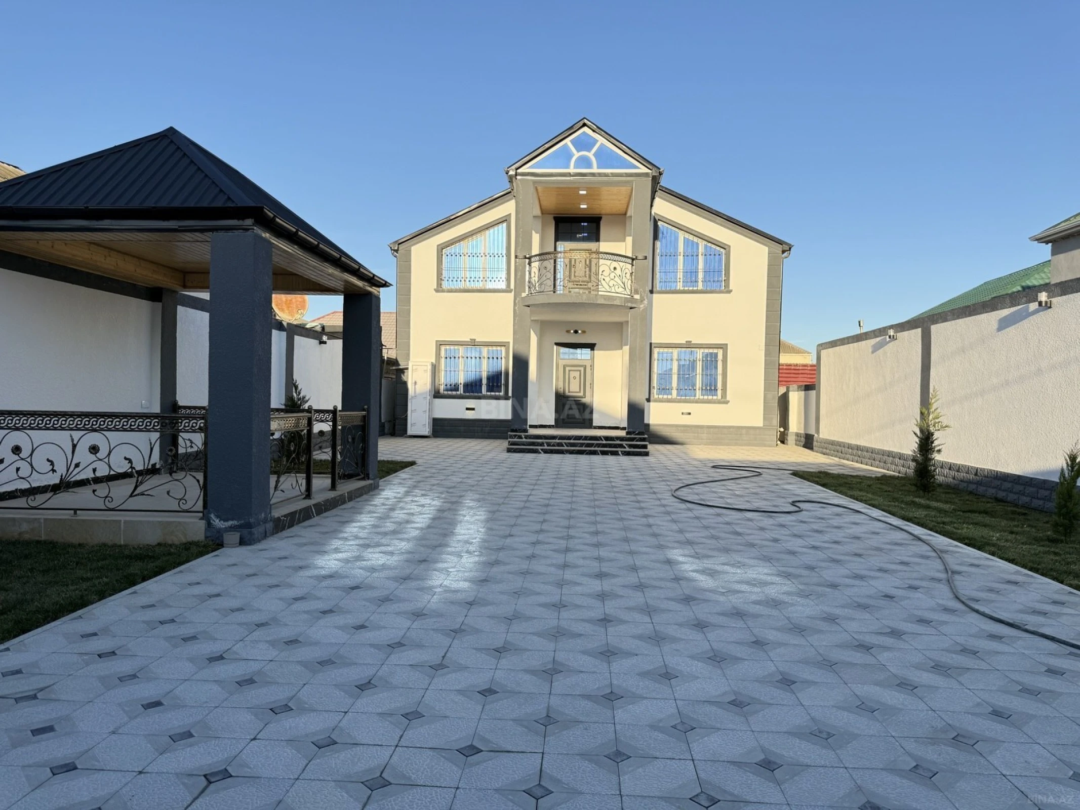 Satılır 7 otaqlı həyət evi 220 m²