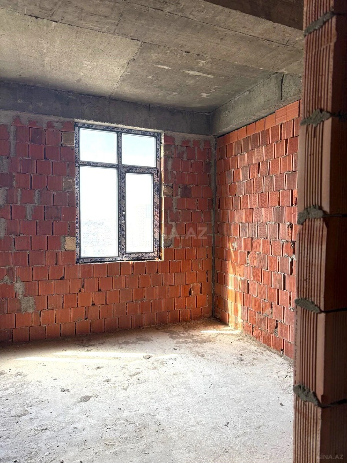 Satılır 3 otaqlı mənzil 146 m²