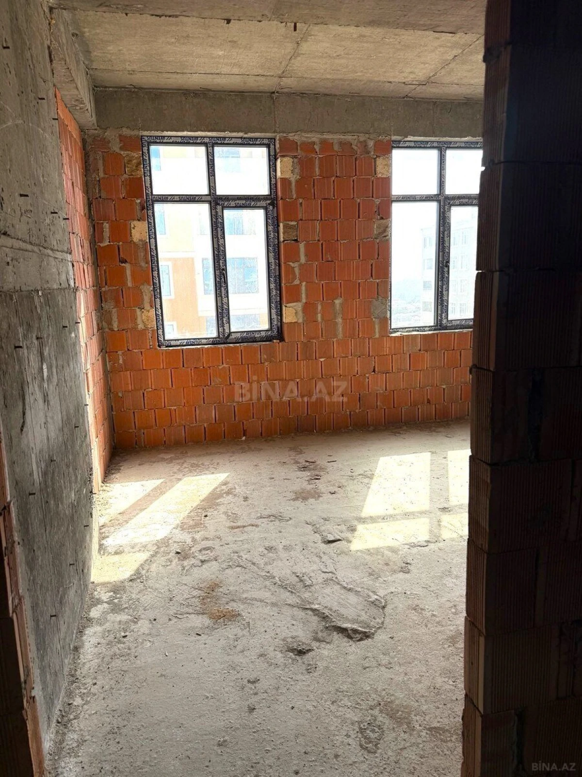 Satılır 3 otaqlı mənzil 146 m²