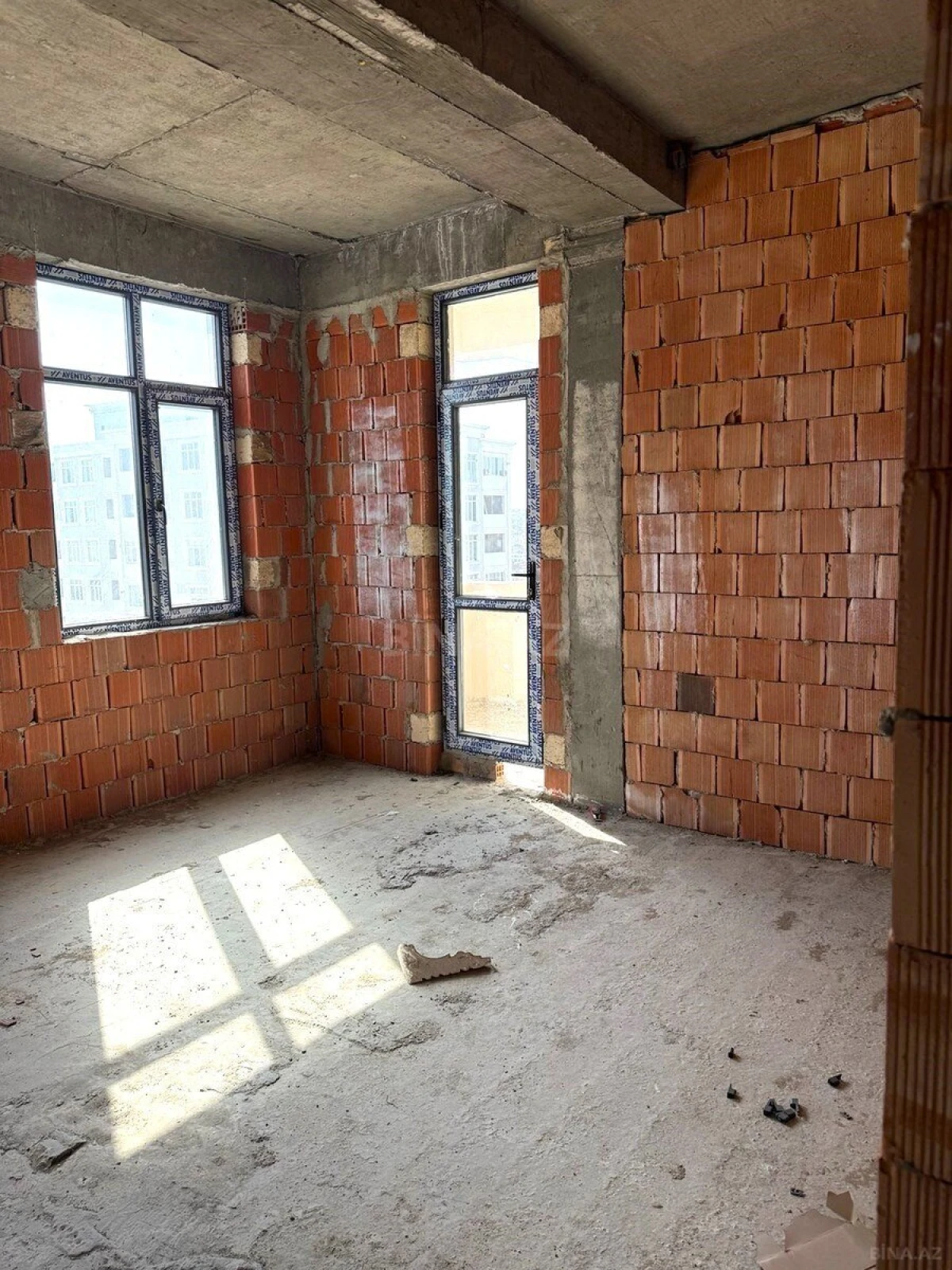 Satılır 3 otaqlı mənzil 146 m²