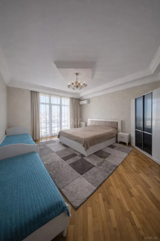 Satılır 3 otaqlı mənzil 126 m²