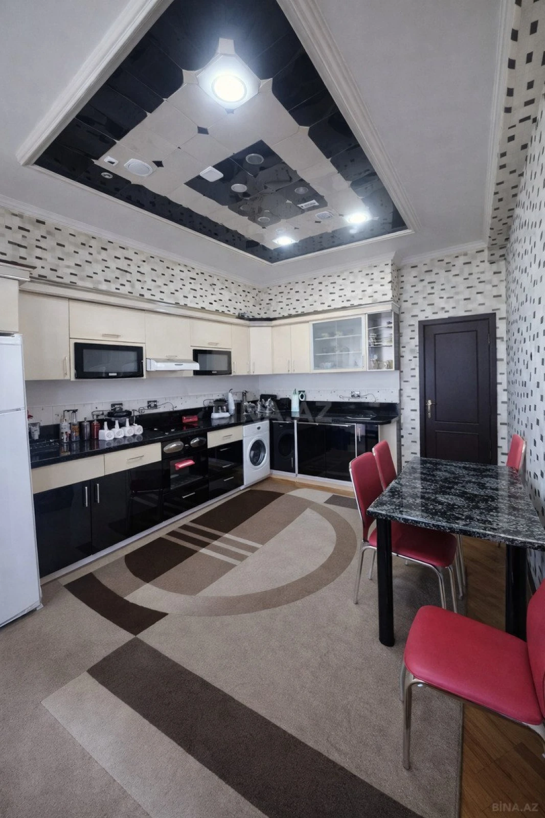 Satılır 3 otaqlı mənzil 126 m²