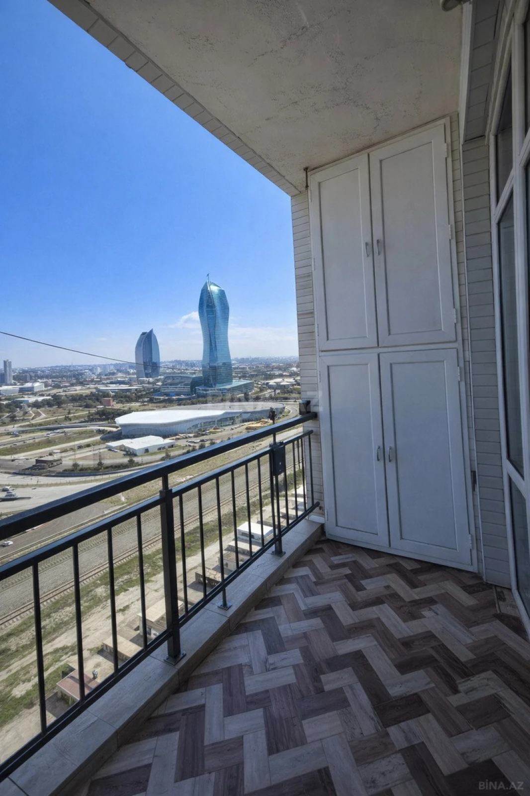 Satılır 3 otaqlı mənzil 126 m²
