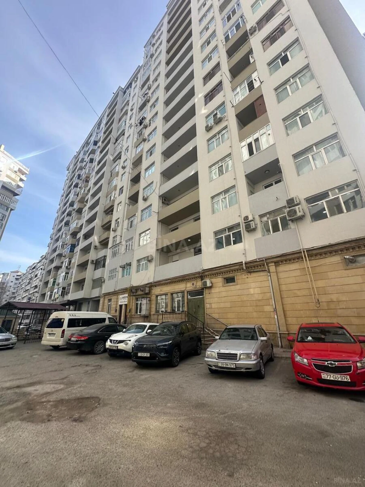 Satılır 2 otaqlı mənzil 103 m²