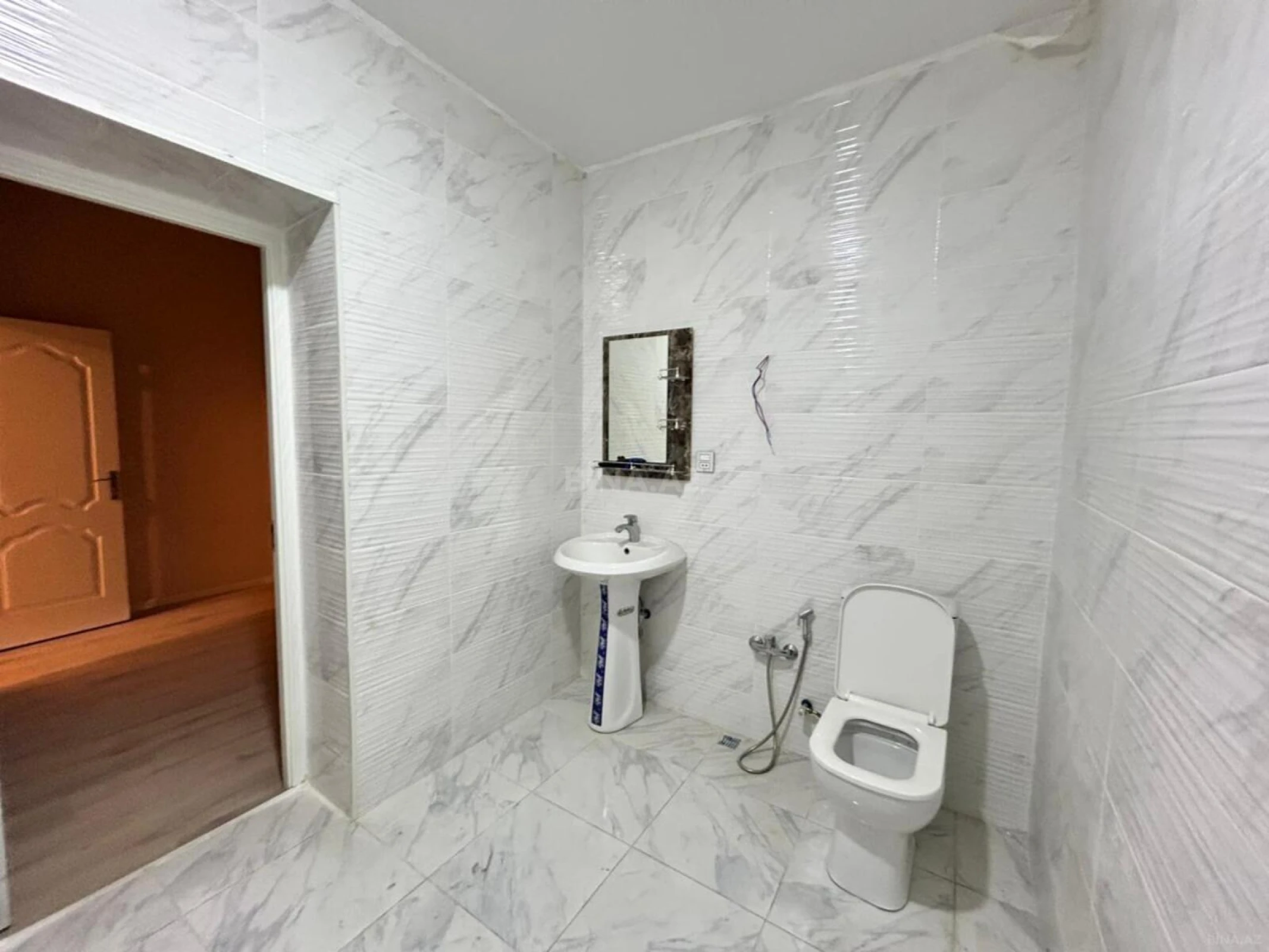 Satılır 2 otaqlı mənzil 100 m²