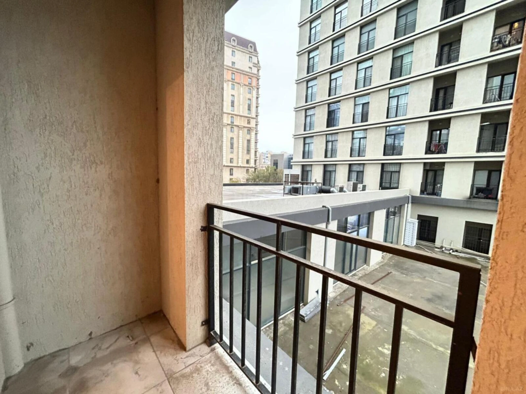 Satılır 2 otaqlı mənzil 100 m²