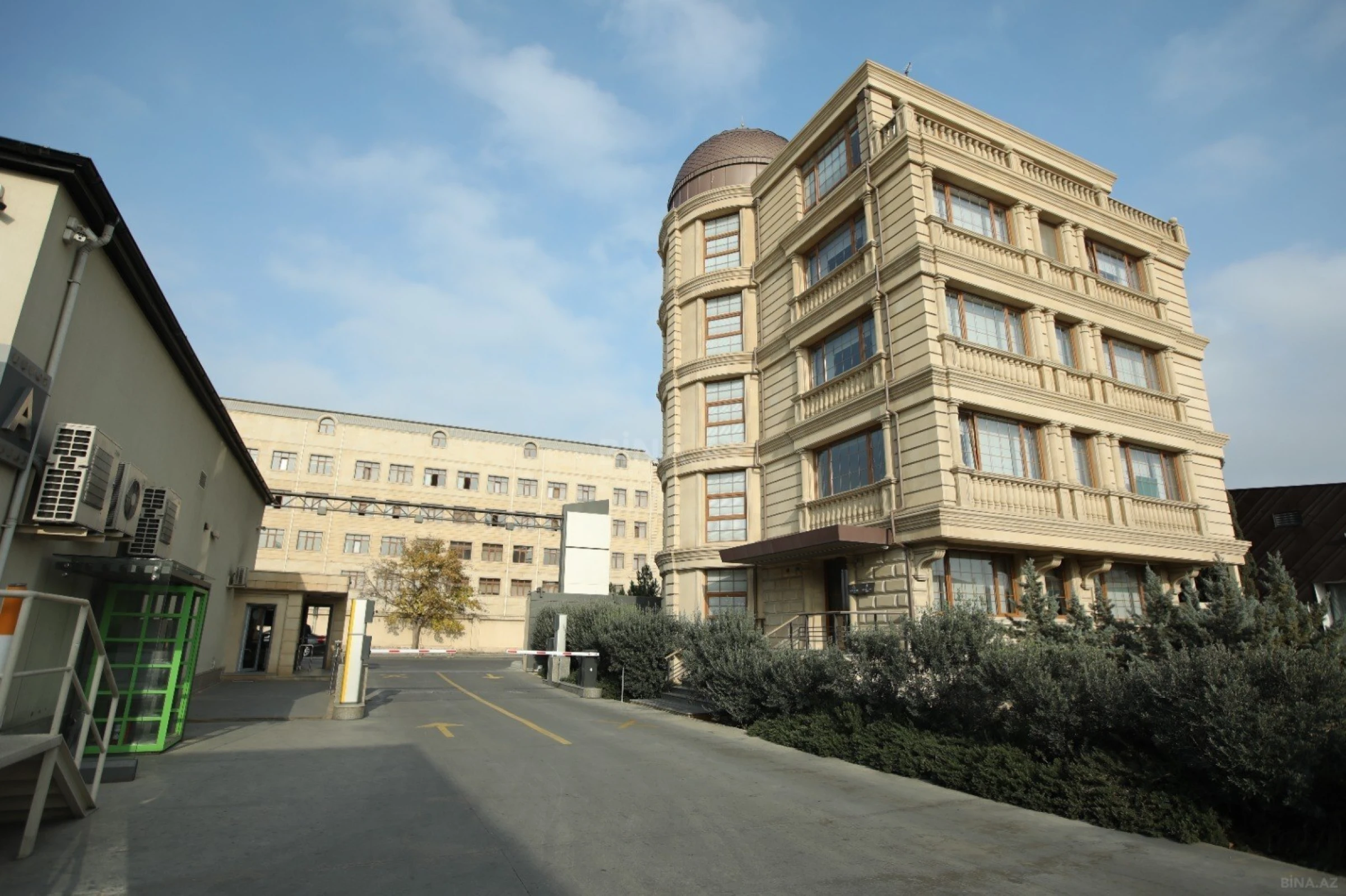 Kirayə verilir 12 otaqlı ofis 500 m²