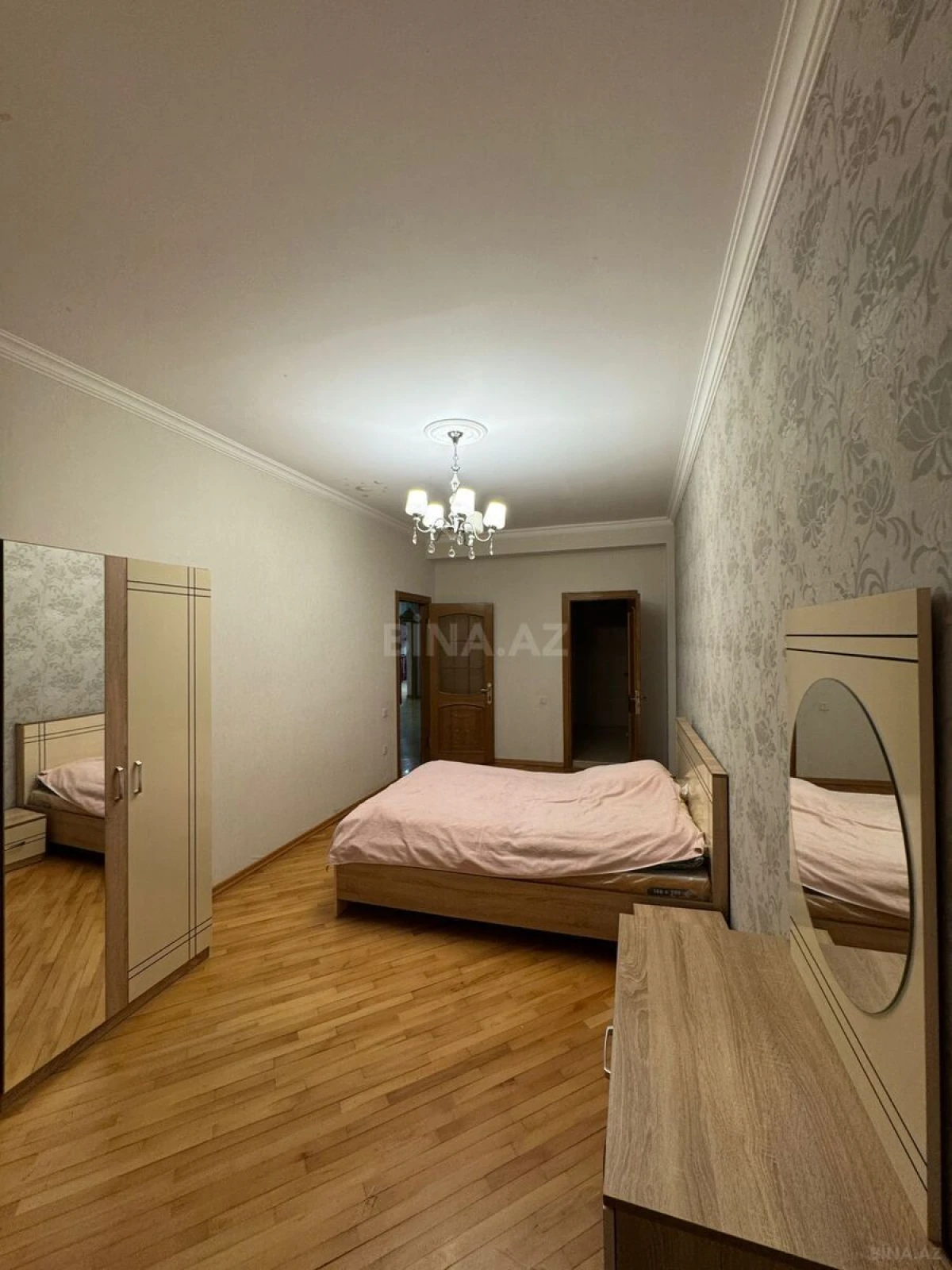 Kirayə verilir 3 otaqlı mənzil 170 m²