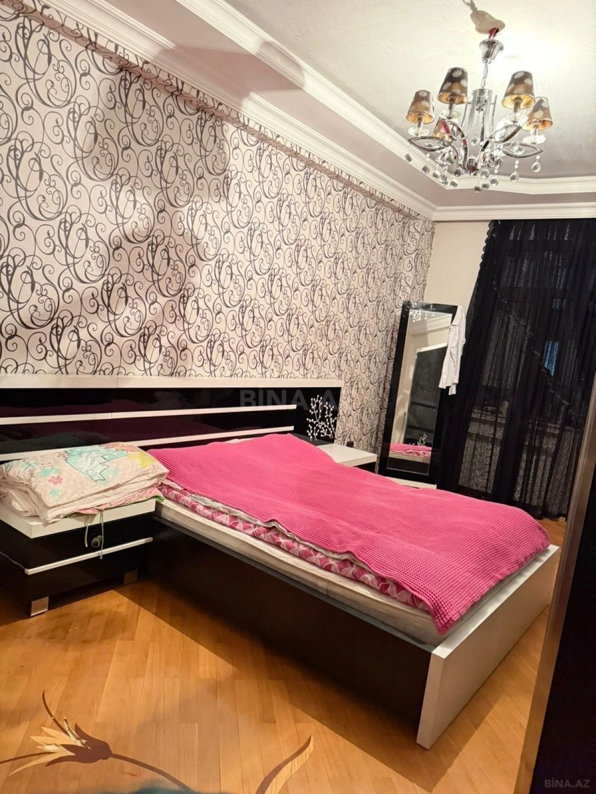 Satılır 4 otaqlı mənzil 174 m²