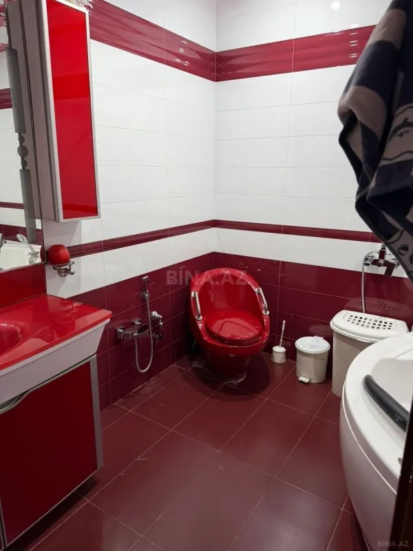 Satılır 4 otaqlı mənzil 174 m²