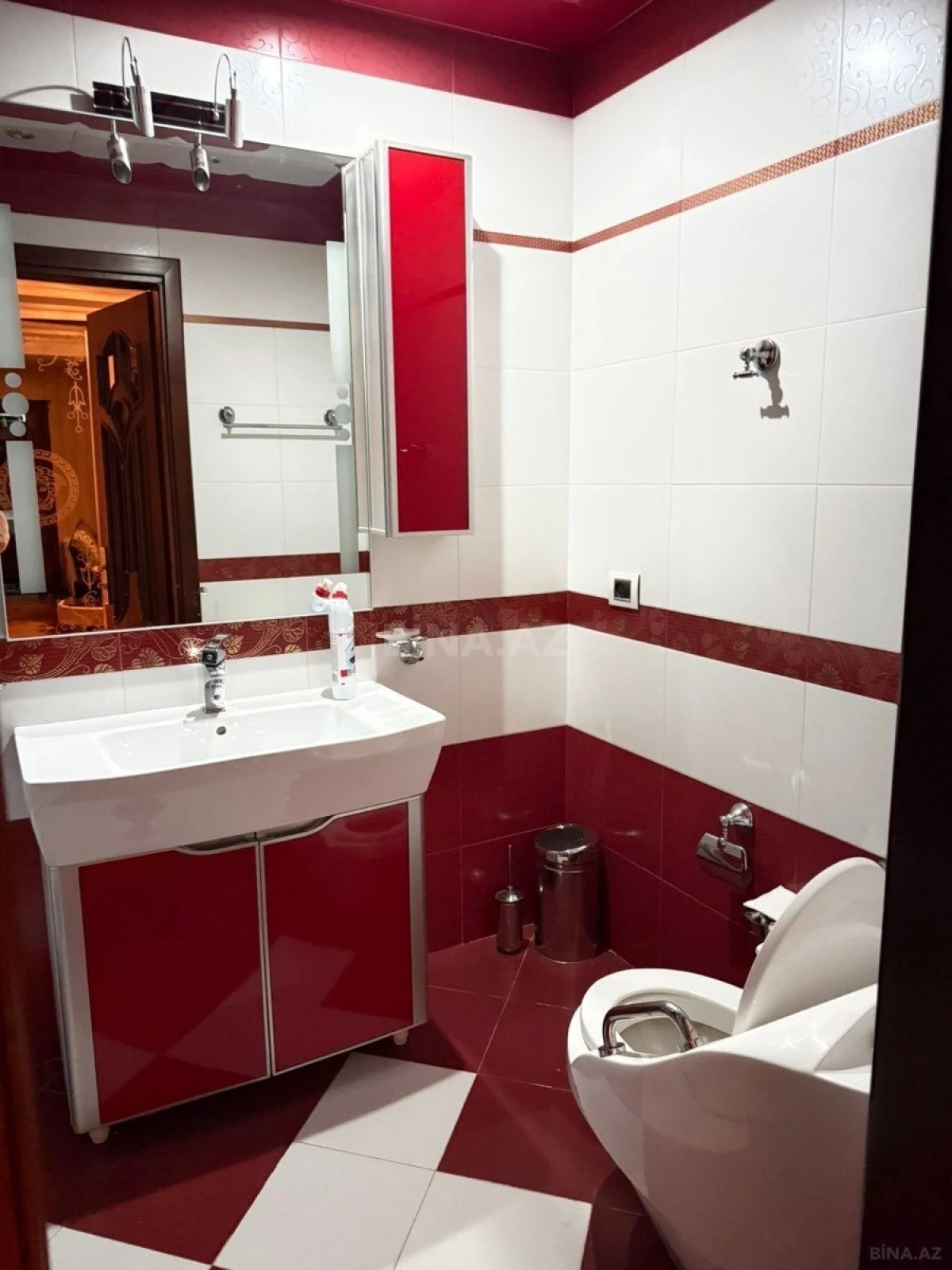 Satılır 4 otaqlı mənzil 174 m²