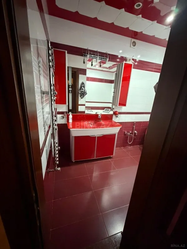 Satılır 4 otaqlı mənzil 174 m²