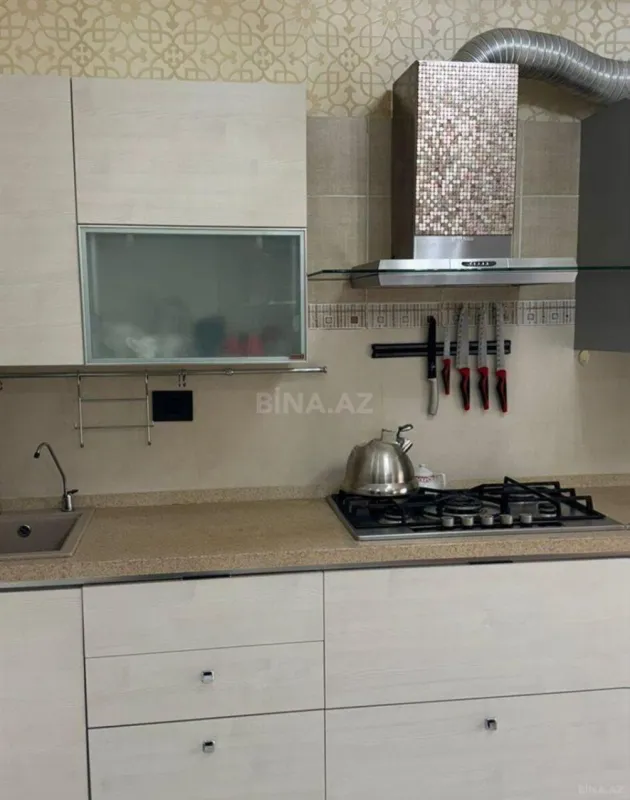 Kirayə verilir 3 otaqlı mənzil 137 m²