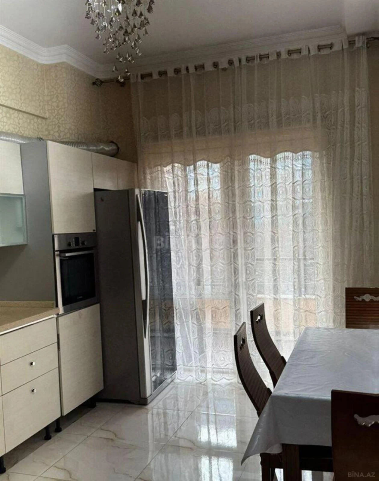 Kirayə verilir 3 otaqlı mənzil 137 m²
