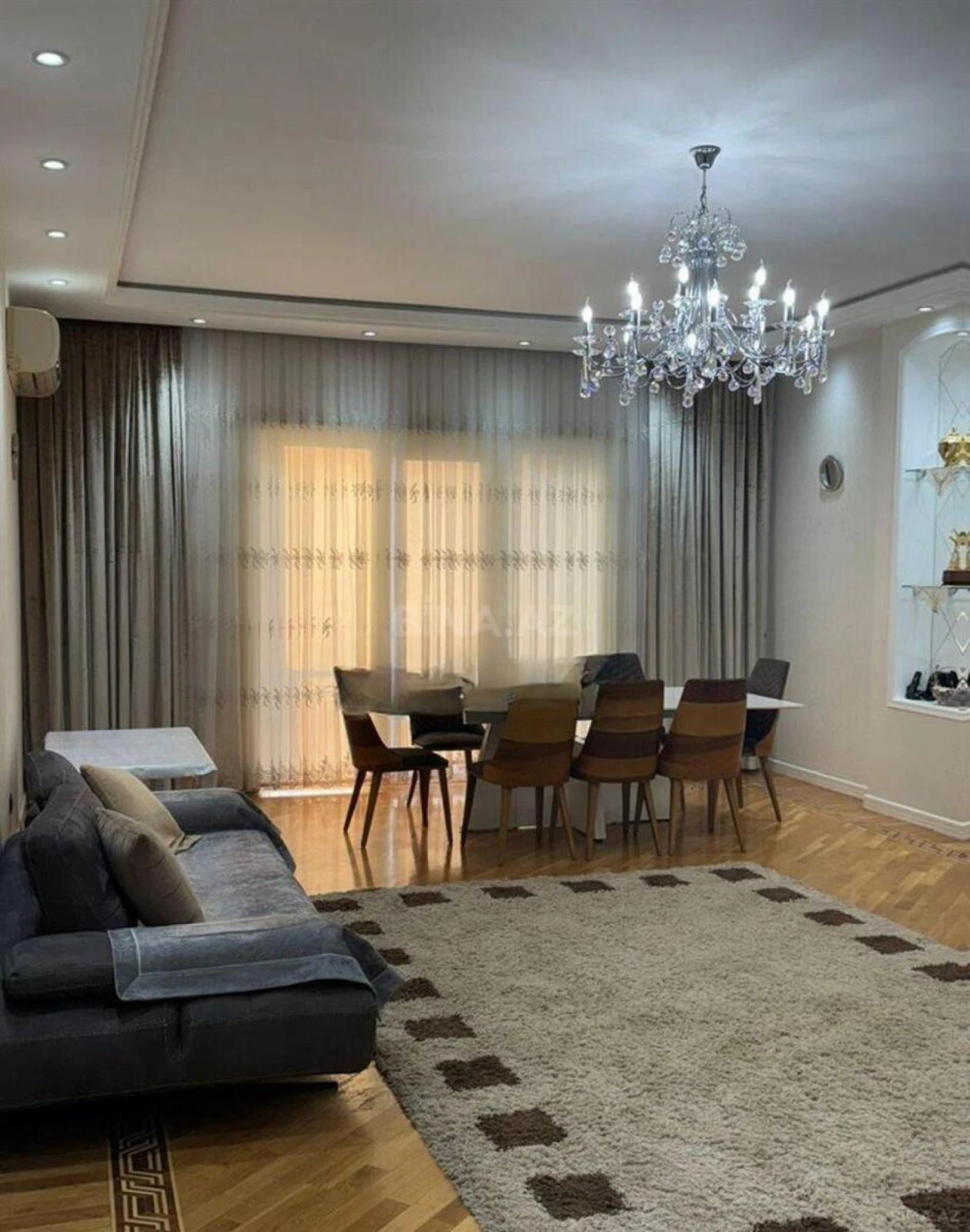 Kirayə verilir 3 otaqlı mənzil 137 m²