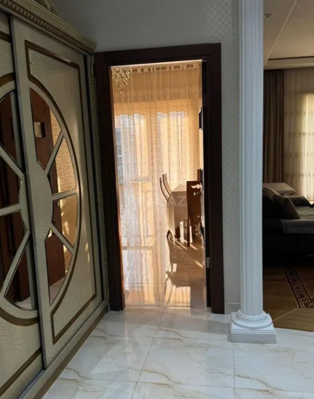 Kirayə verilir 3 otaqlı mənzil 137 m²
