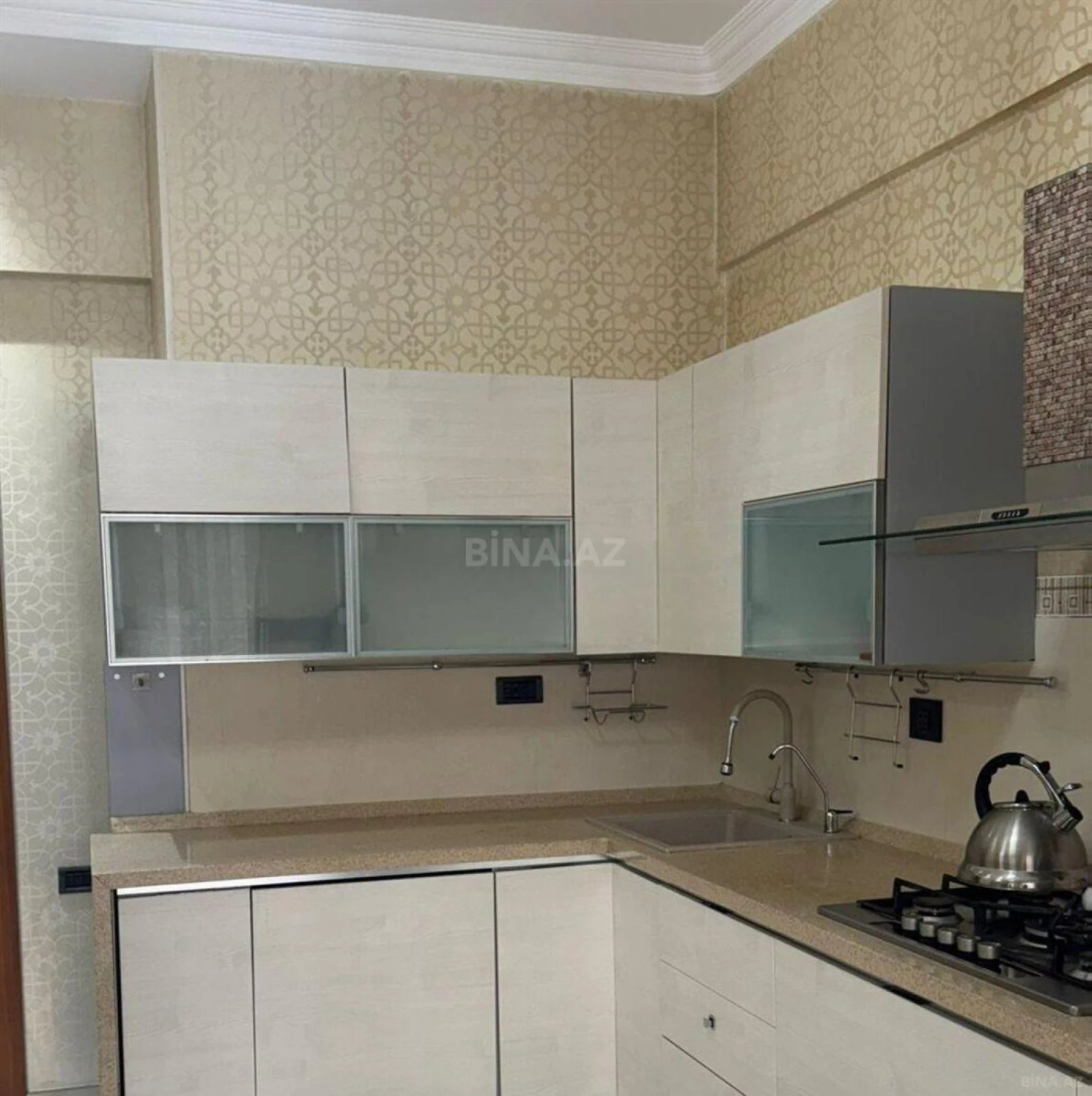 Kirayə verilir 3 otaqlı mənzil 137 m²