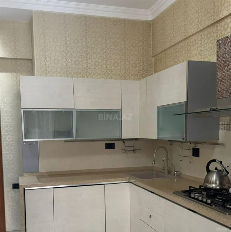 Kirayə verilir 3 otaqlı mənzil 137 m²