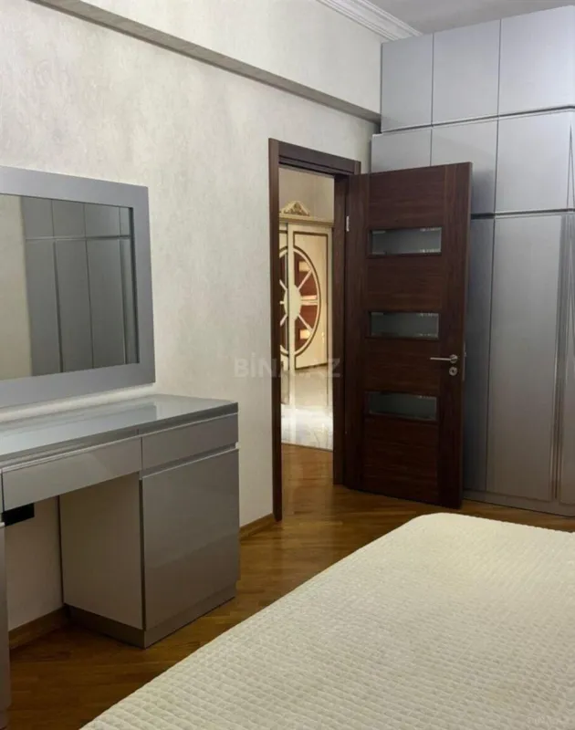 Kirayə verilir 3 otaqlı mənzil 137 m²