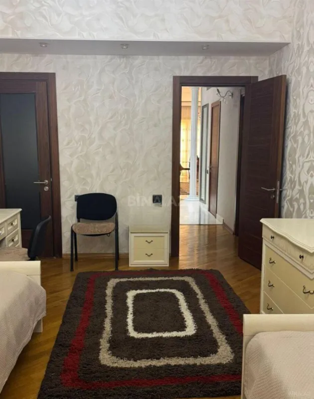 Kirayə verilir 3 otaqlı mənzil 137 m²