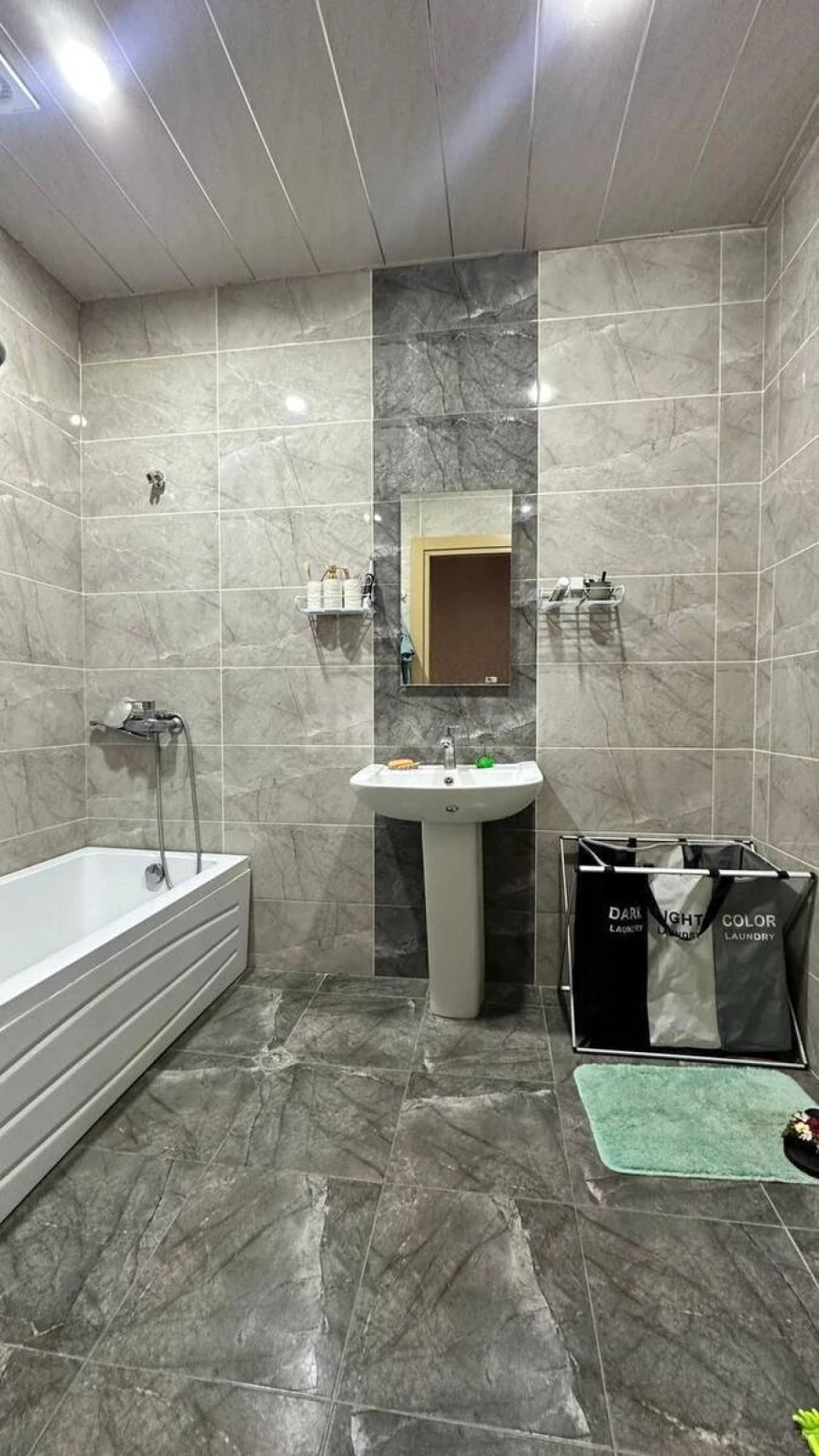 Satılır 2 otaqlı mənzil 104 m²