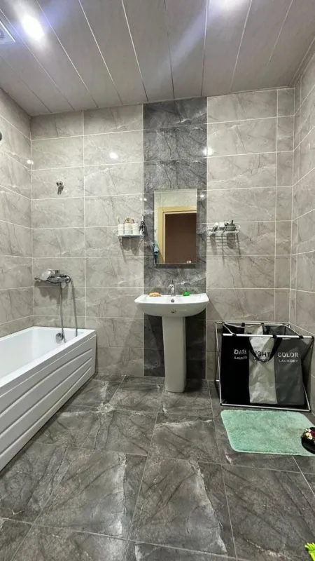 Satılır 2 otaqlı mənzil 104 m²