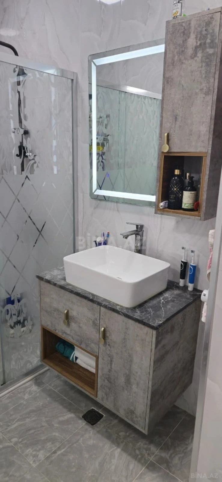 Satılır 5 otaqlı mənzil 107 m²