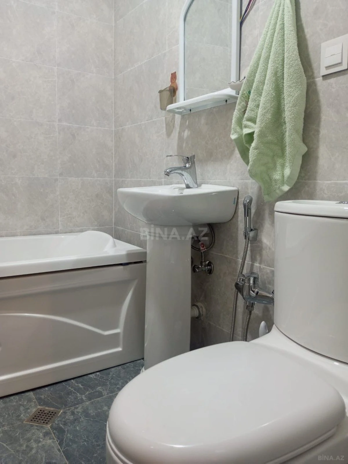 Kirayə verilir 2 otaqlı mənzil 85 m²
