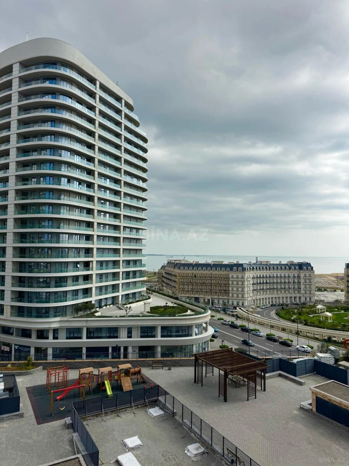 Satılır 3 otaqlı mənzil 120 m²