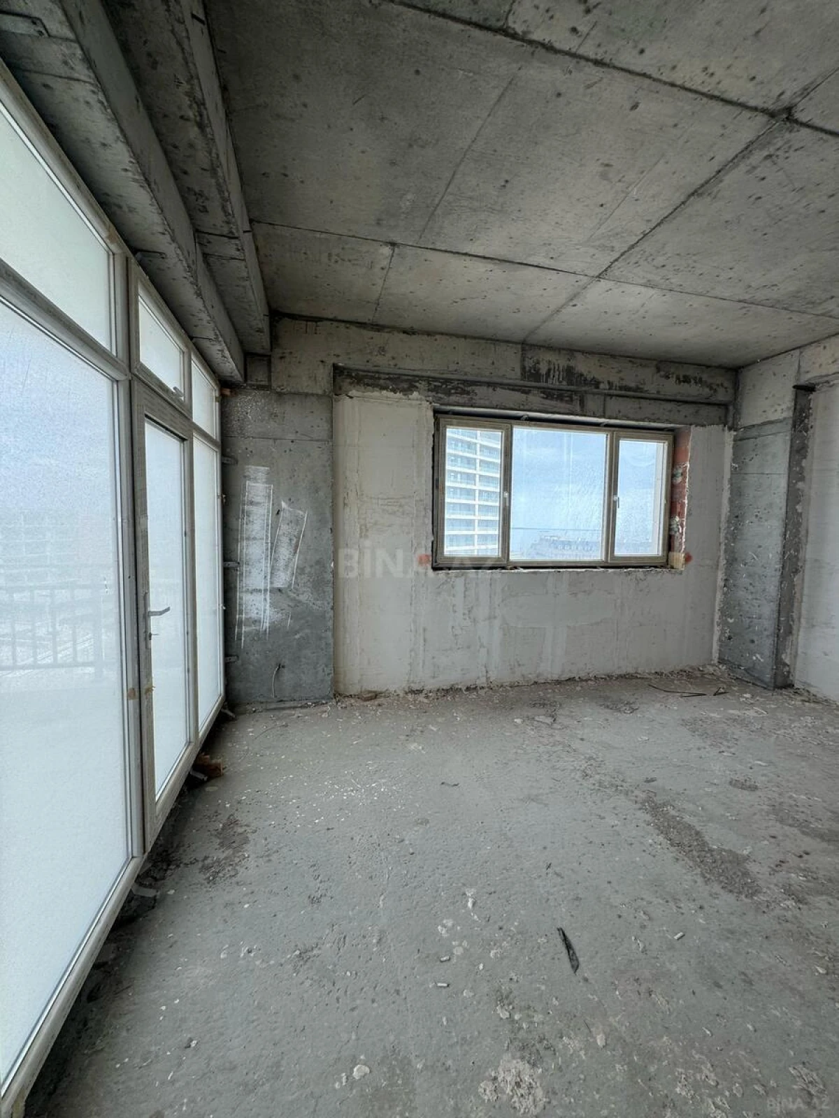 Satılır 3 otaqlı mənzil 120 m²