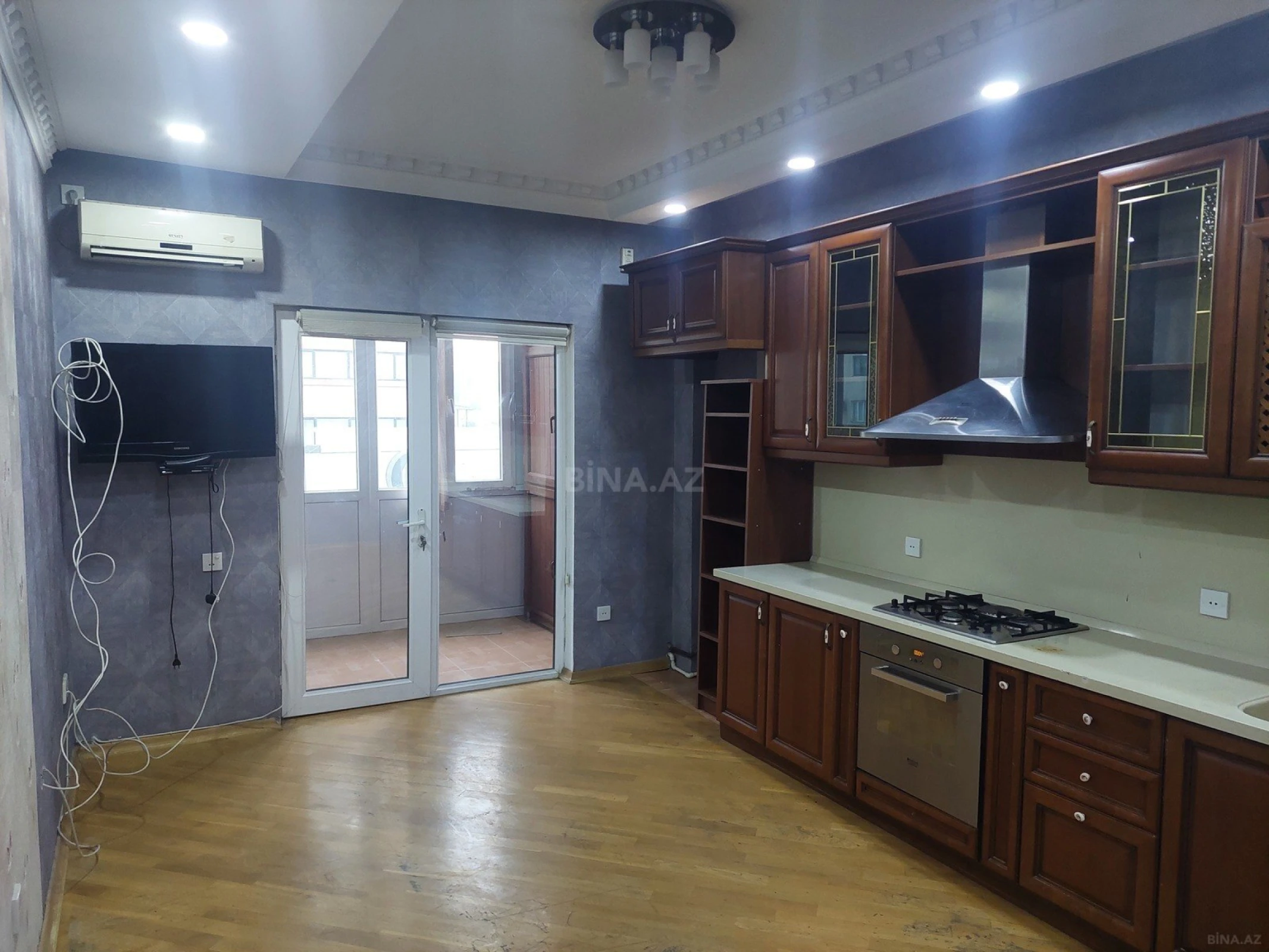 Satılır 3 otaqlı mənzil 150 m²