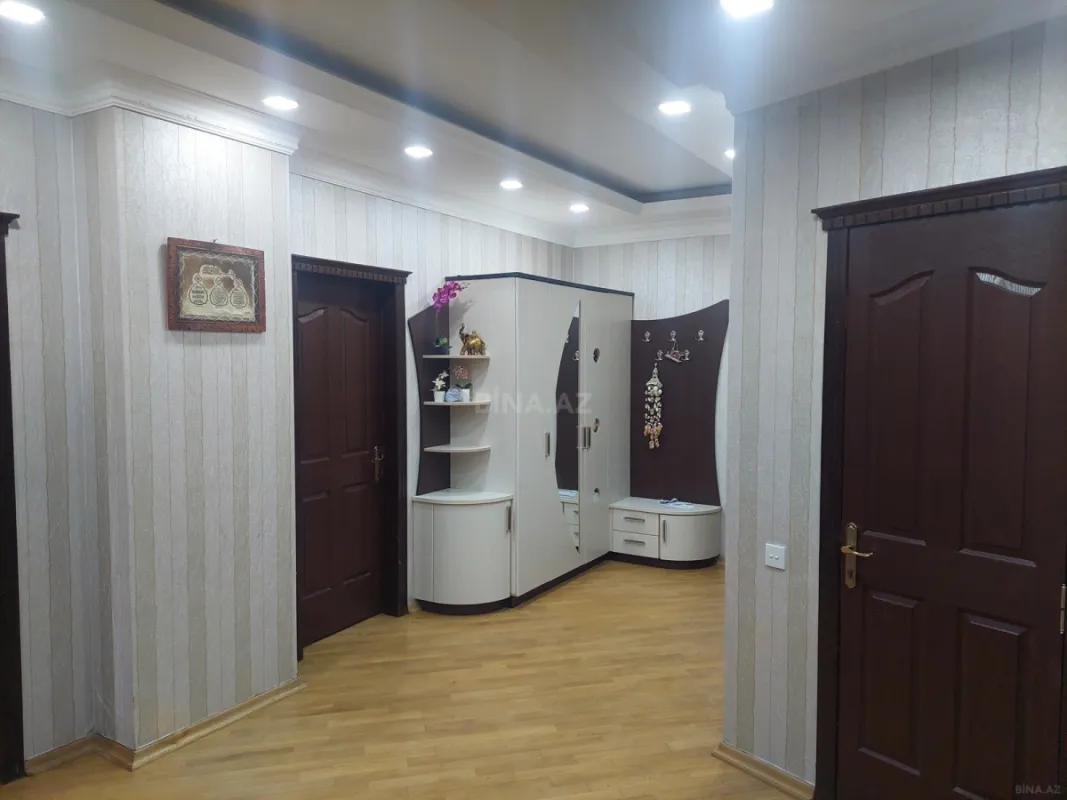 Satılır 3 otaqlı mənzil 150 m²