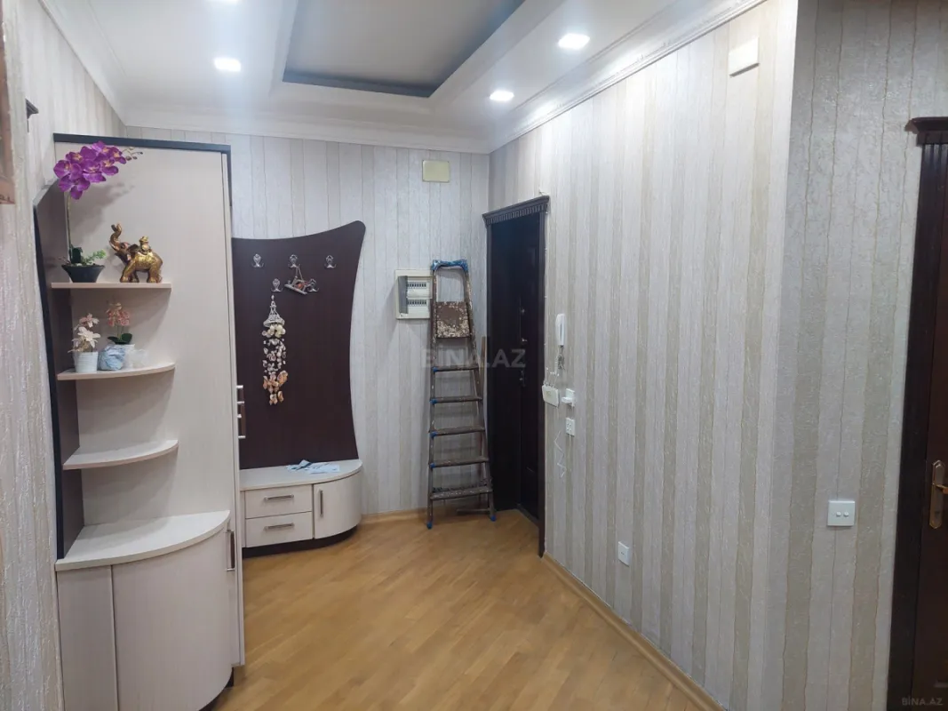 Satılır 3 otaqlı mənzil 150 m²