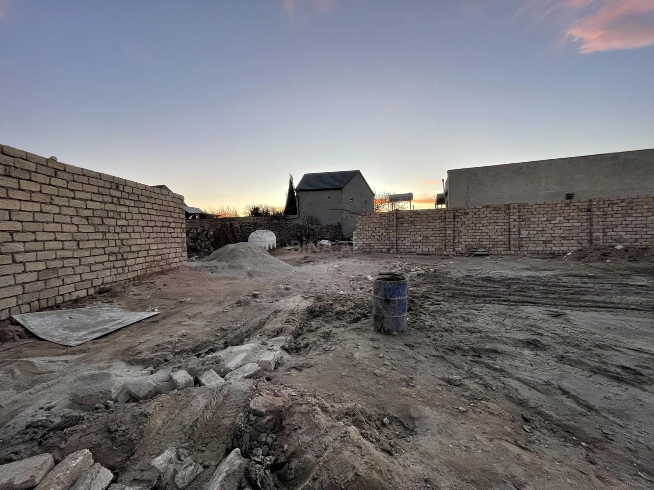 Satılır torpaq sahəsi 2 m²