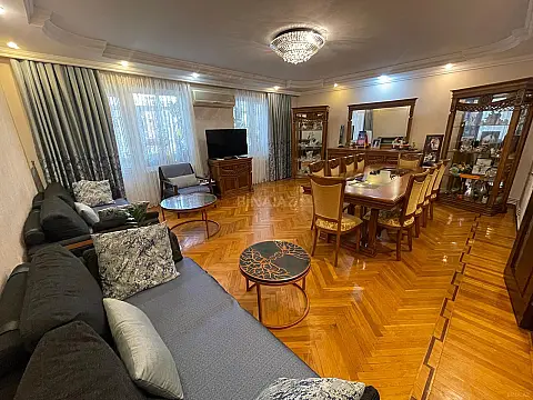 Satılır 4 otaqlı mənzil 90 m²