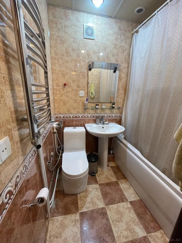 Satılır 4 otaqlı mənzil 90 m²
