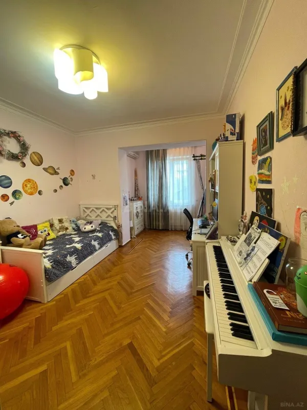 Satılır 4 otaqlı mənzil 90 m²