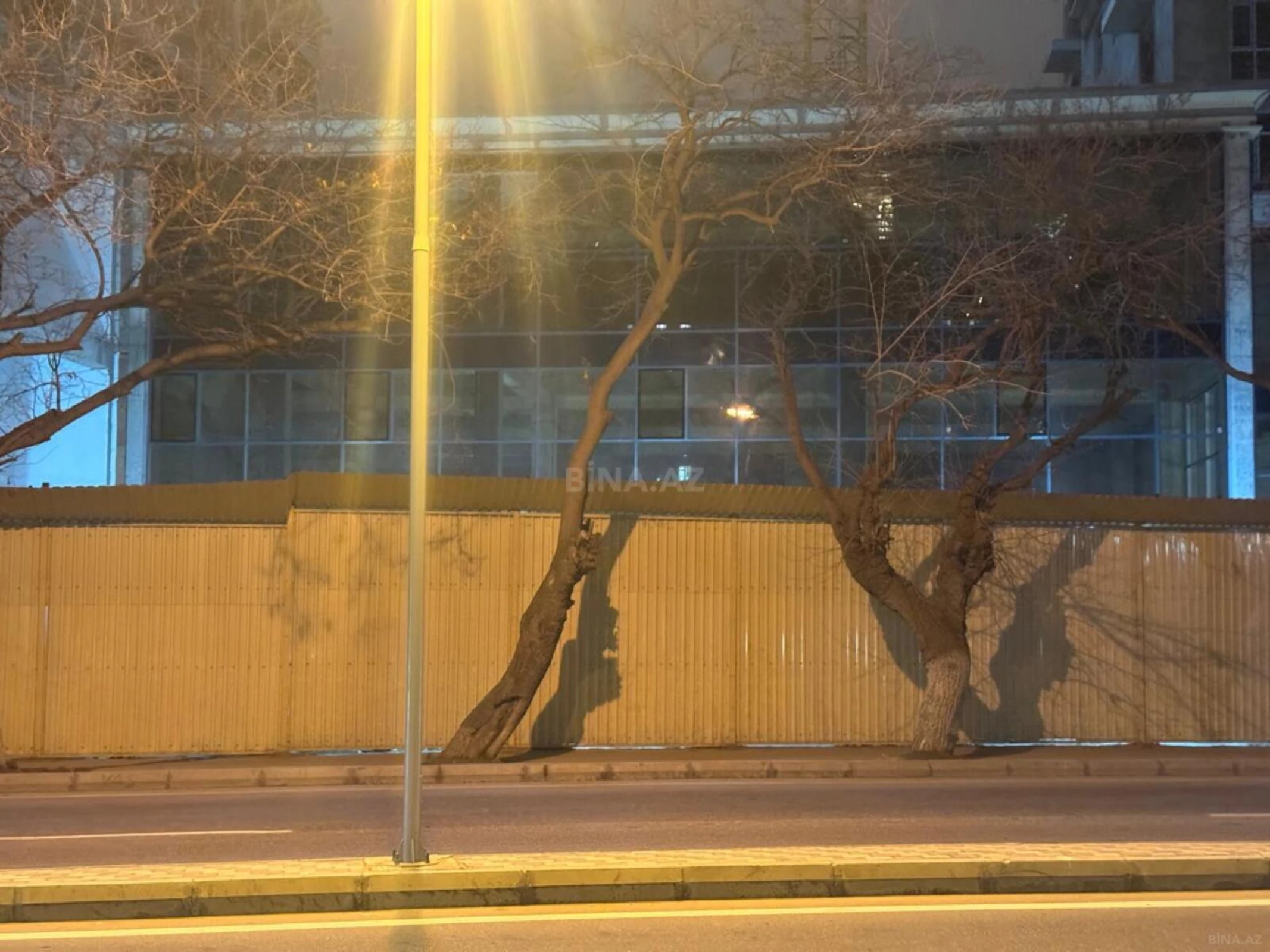 Satılır obyekt 200 m²