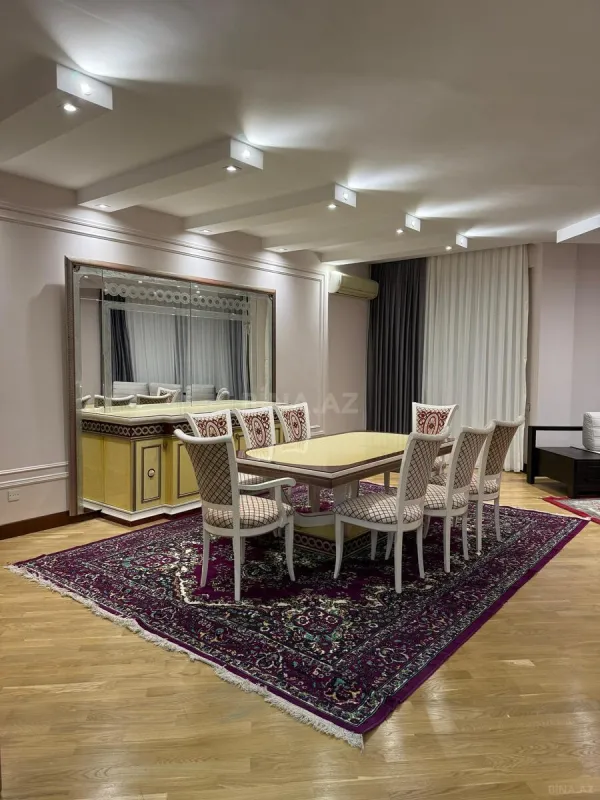 Kirayə verilir 4 otaqlı mənzil 216 m²