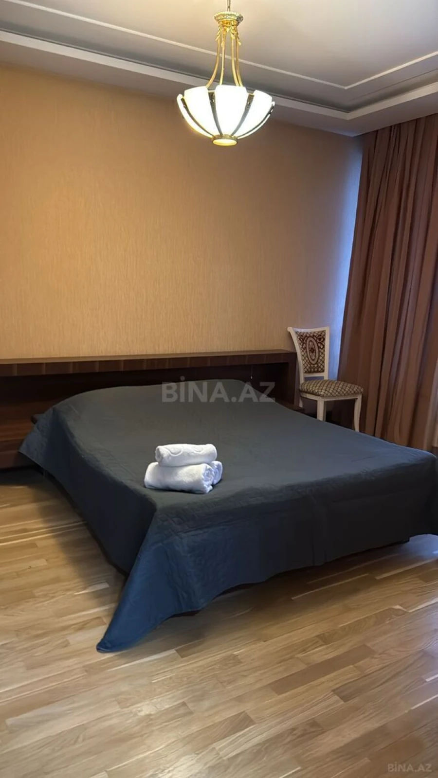 Kirayə verilir 4 otaqlı mənzil 216 m²