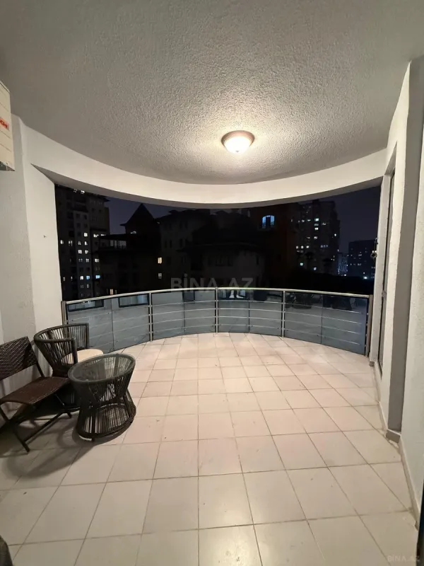 Kirayə verilir 4 otaqlı mənzil 216 m²